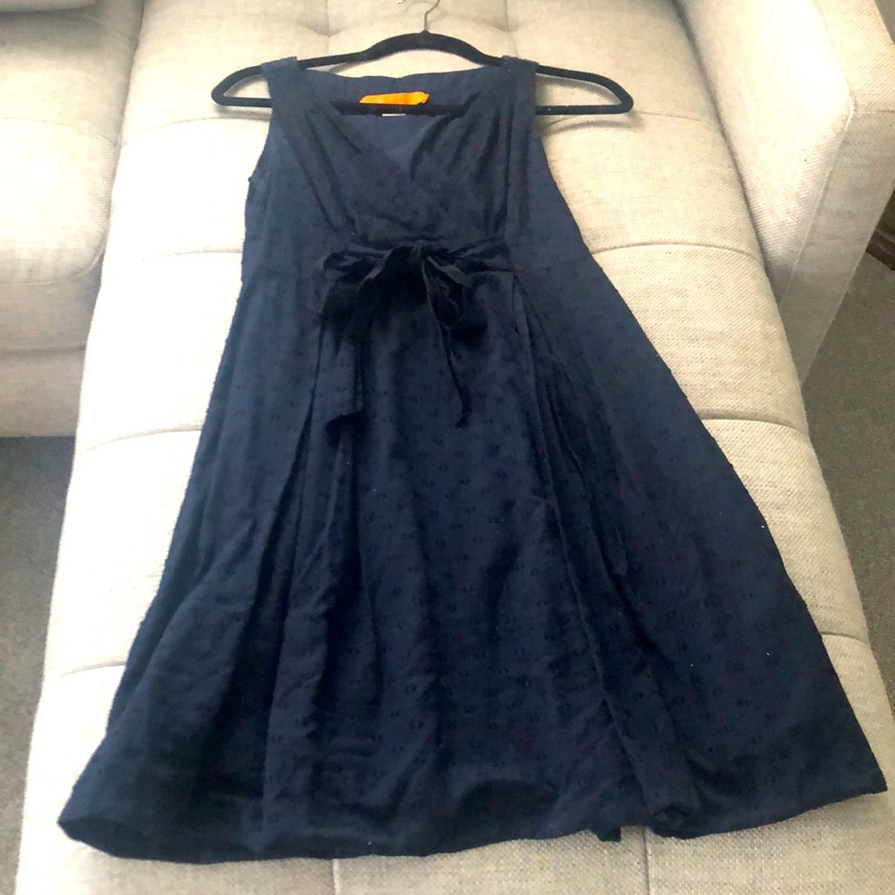 Cynthia Steffe Navy Blue Cotton Dress. Straps with V Neckline and Bow. Size 4